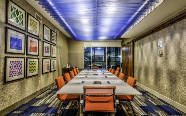 Holiday Inn Express & Suites Dallas NW - Farmers Branch by IHG