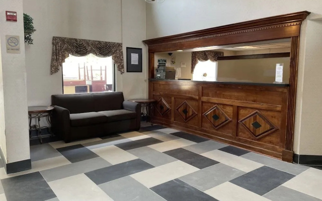 The Royal Inn & Suites