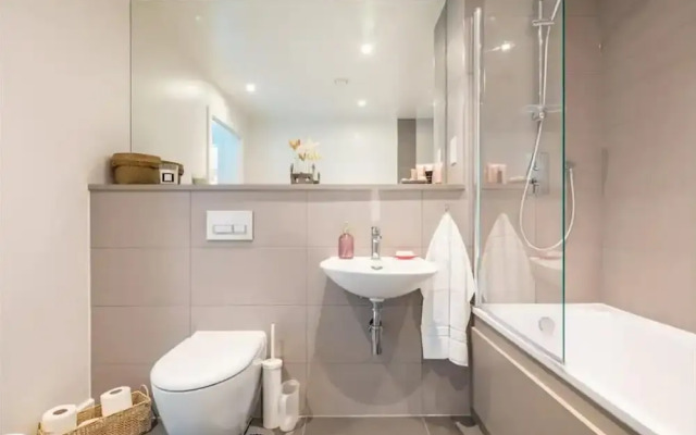 Impeccable 2-bed Apartment in Wembley