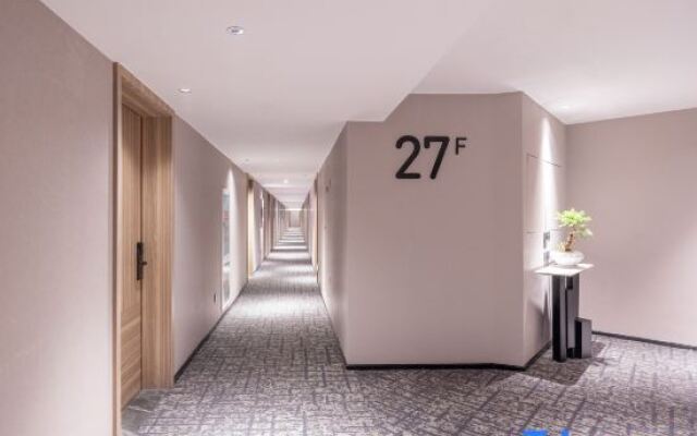 Yichang East Station Xinding Atour Hotel