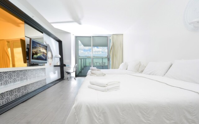 Miami World Rental - Mondrian 916