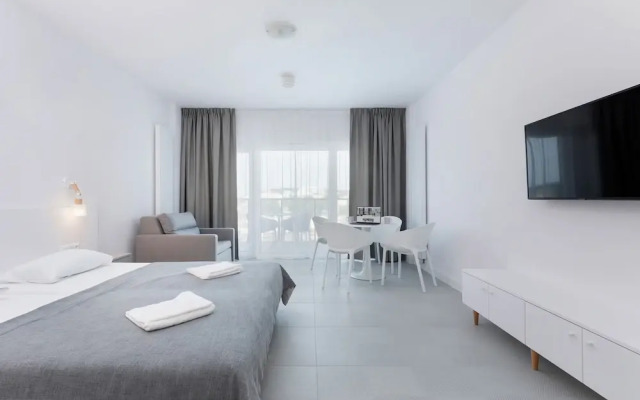 Aquamarina Prima Apartments by Renters