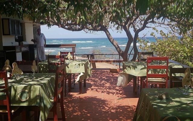 Two Bays Beach Villa Apartment and Studios