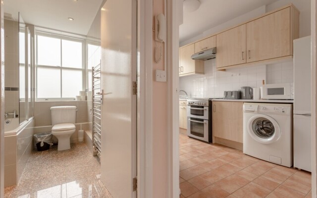 Spacious 3 Bedroom Flat In Covent Garden