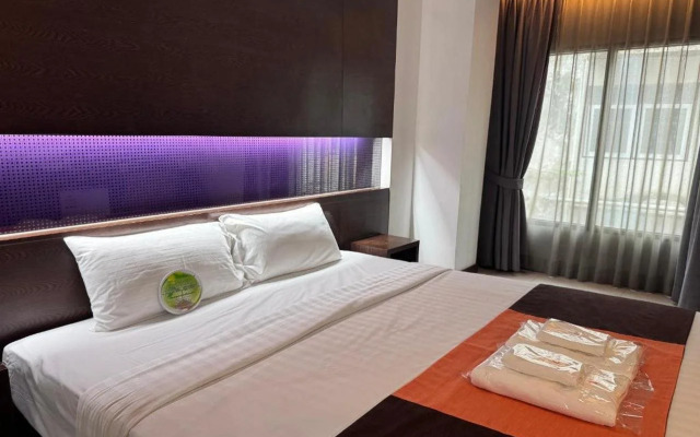 Collection O The Bangkok Airport Link Suite