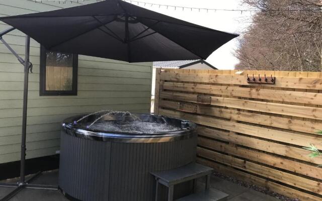 Lola Lodge - Luxury Hot Tub Retreat