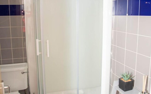 5 Double Bedroom Apartment in The City Centre