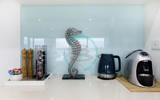 ZEN BY THE WATER - Darwin's Premier Ocean View Family Retreat