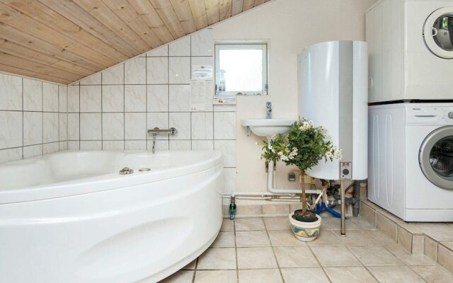 6 Person Holiday Home in Hemmet
