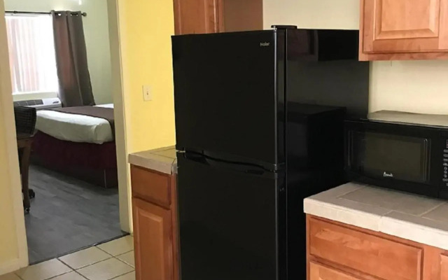 Europa Inn & Suites