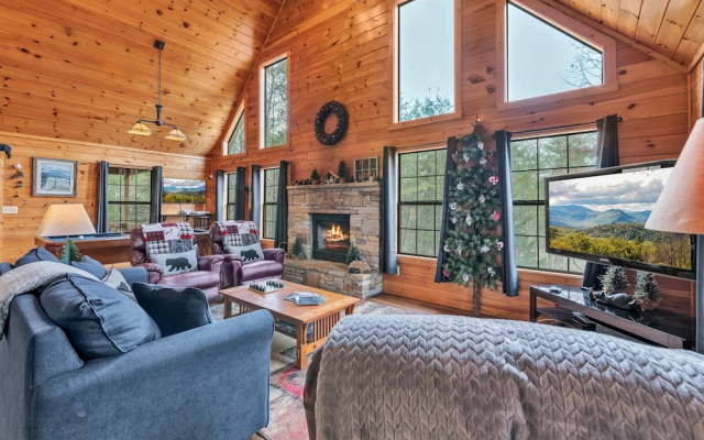 Cabin in the Woods w/ Hot Tub & Games!