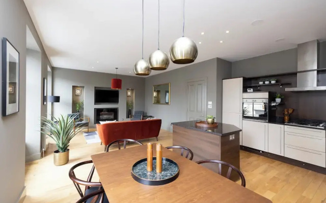 Stylish 2-bed flat in New Town