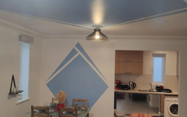 Charming and Stylish 2-bed Apart - London Dagenham