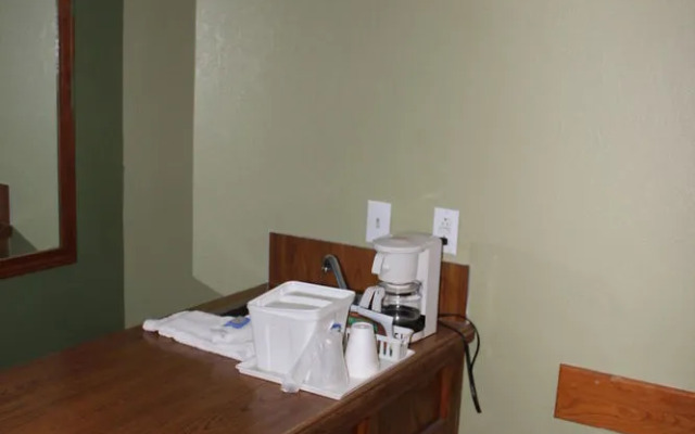 Oak Hill Inn & Suites