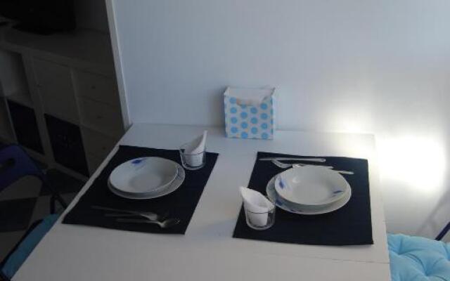 M3 904 Azul Mediterráneo bonito y confortable estudio