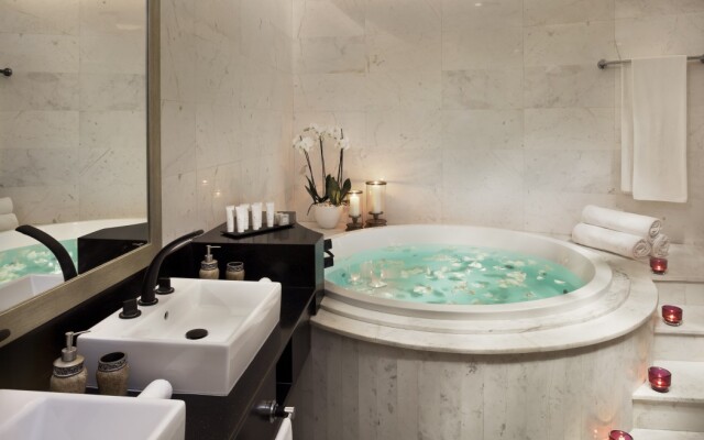 Best Plaza Hotel West Bay
