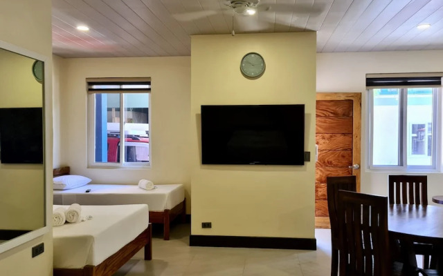 Den Den Guesthouse