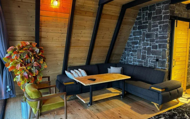 Hill House Bungalov