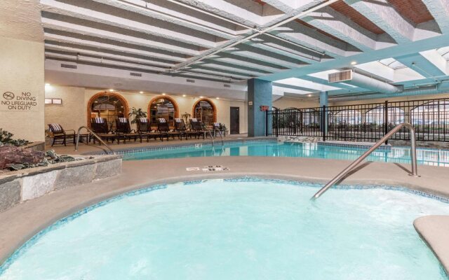 Embassy Suites Kansas City Plaza