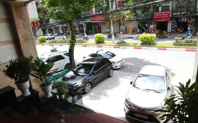 HÙNG MIAMI HOTEl - 3 SAO