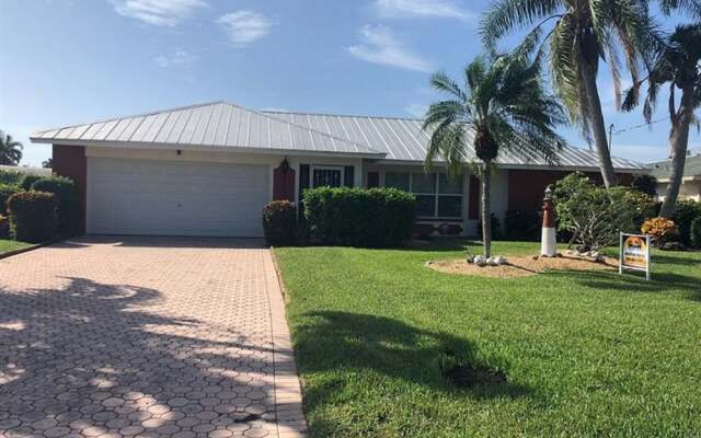 250 Albatross St. - M