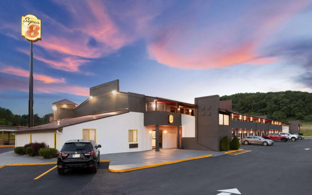 Super 8 by Wyndham Bridgeport/Clarksburg Area