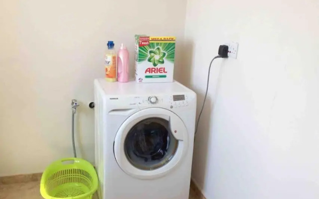 May Flower: Modern Flat close to Airport/Bus Stops