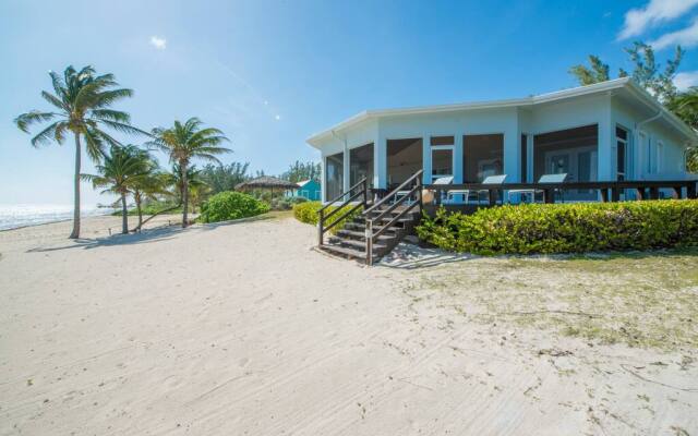 Peaceful Ocean Front Beach House in Bodden Town
