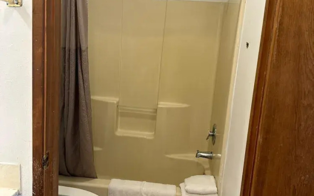 Rama Inn Hotel and RV Park