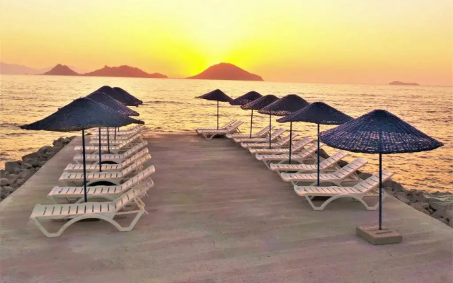 Sunset Mavi Apart