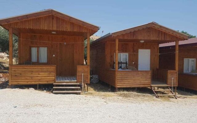 Bobus Restaurant & Bungalow