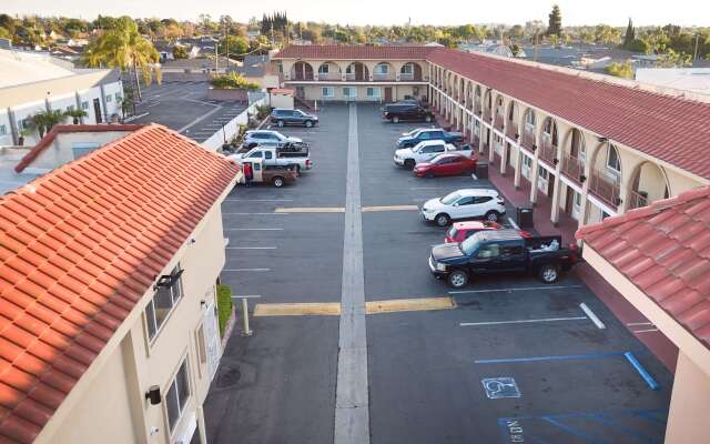 Rodeway Inn & Suites