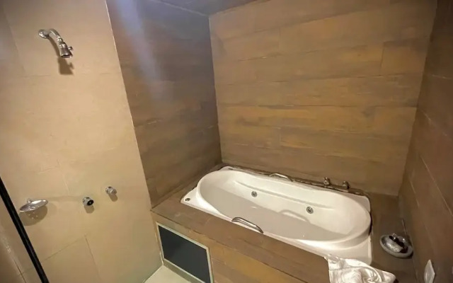 Alive Eco Hut