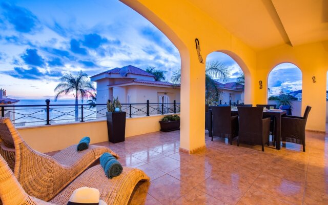 TROPICAL VILLA! Sea Front Terrace!