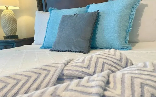 Oceanfront Condo on Seven Mile Beach