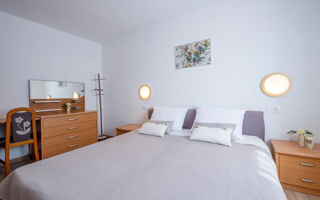 Amazing Home in Sikici With Wifi and 4 Bedrooms