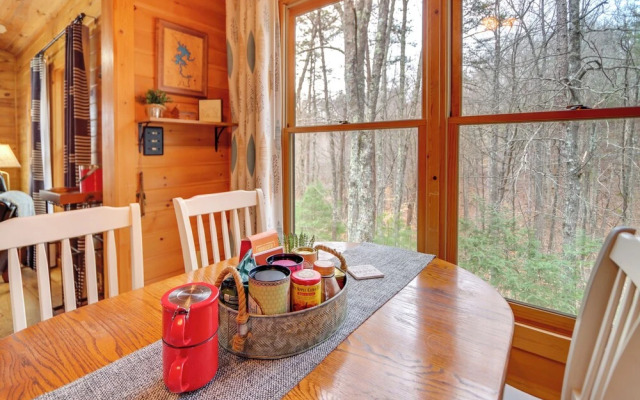 Blue Ridge Log Cabin w/ Hot Tub & Game Room!