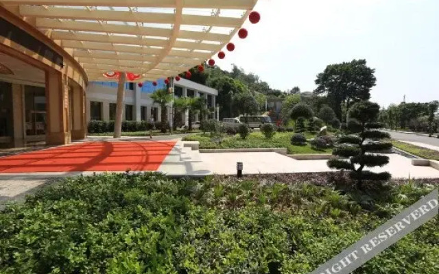 Menghu Holiday Hotel