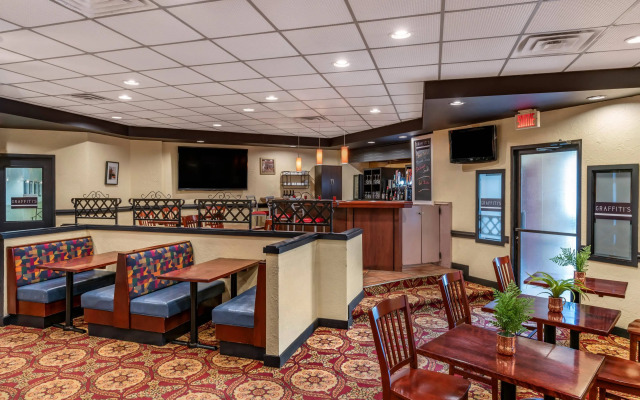 Quality Hotel & Suites Montreal East