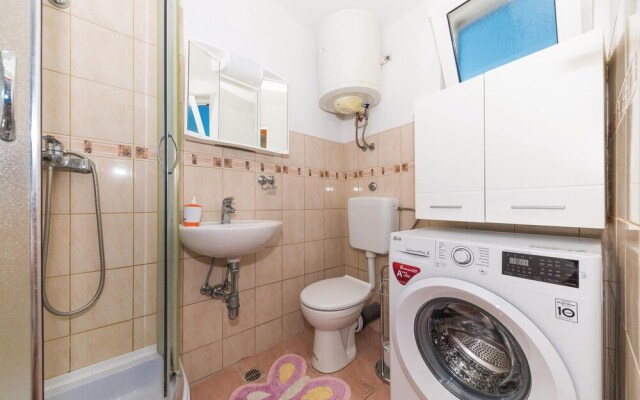 Amazing Home in Vinisce With Wifi and 2 Bedrooms