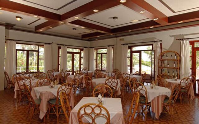 Zeus Hotels Palm Beach