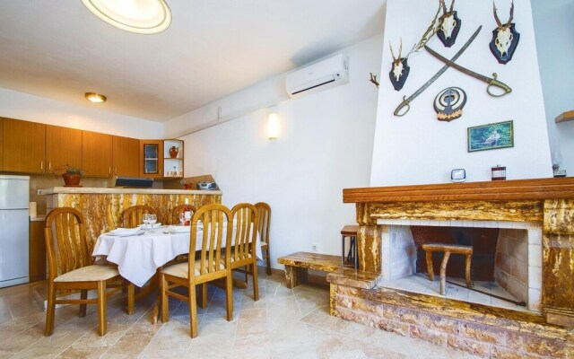Beautiful Home in Pucisca With 3 Bedrooms and Wifi