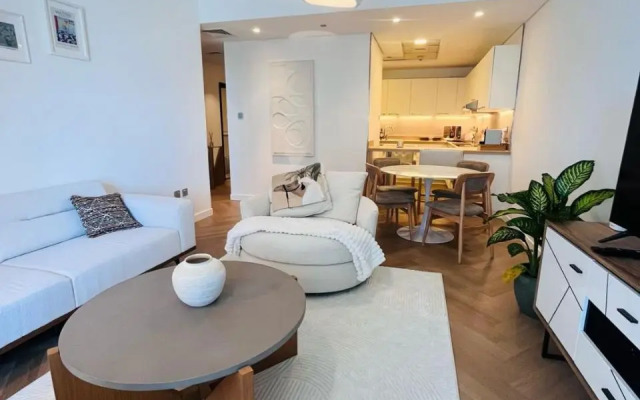 The Smart Concierge - Cayan tower