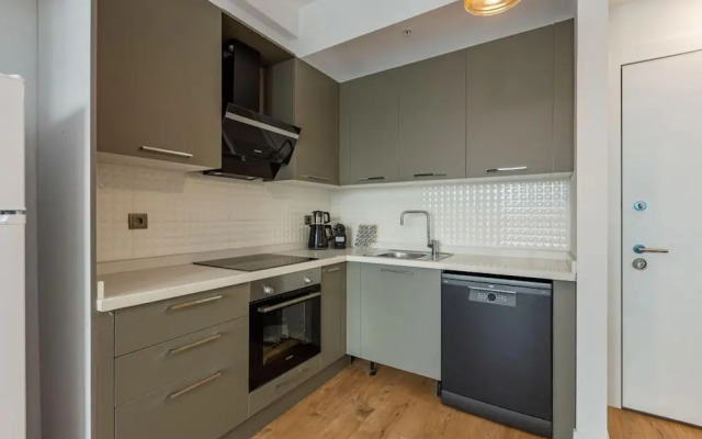 Modern Flat With Fantastic City View in Kadikoy