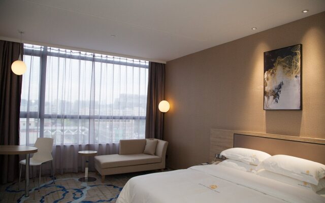 Qianhai Holiday Hotel