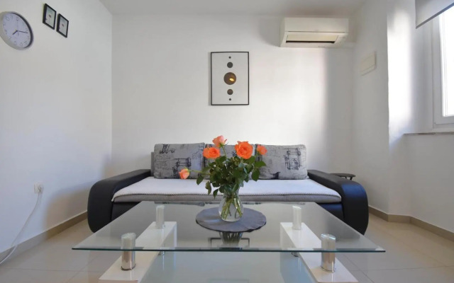 City Centre Apartment with terrace 2