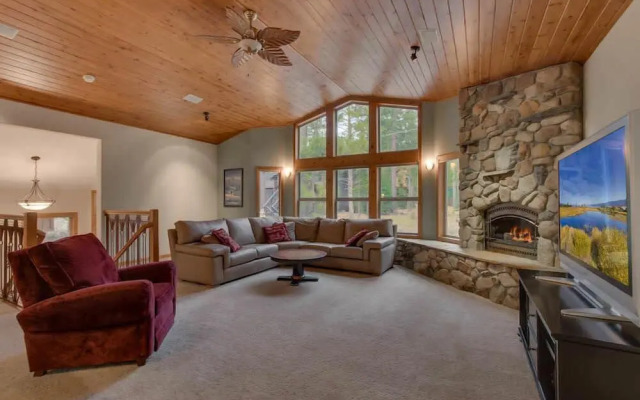 Angora Mountain Lodge - Pool Table, Ping Pong, Shuffle Board