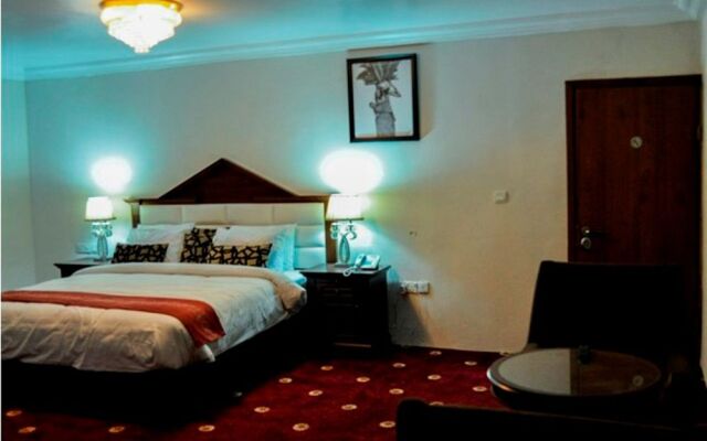 Caledonian Suites