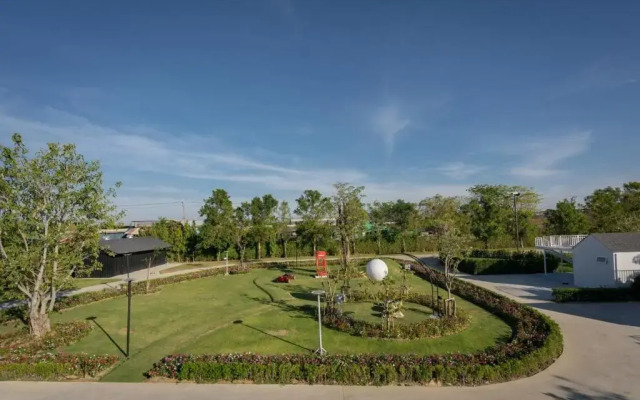 Saksiam Lakeside Resort