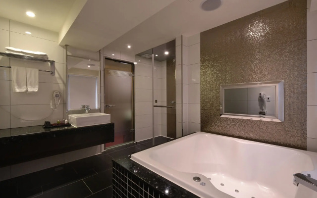 V one Hotel